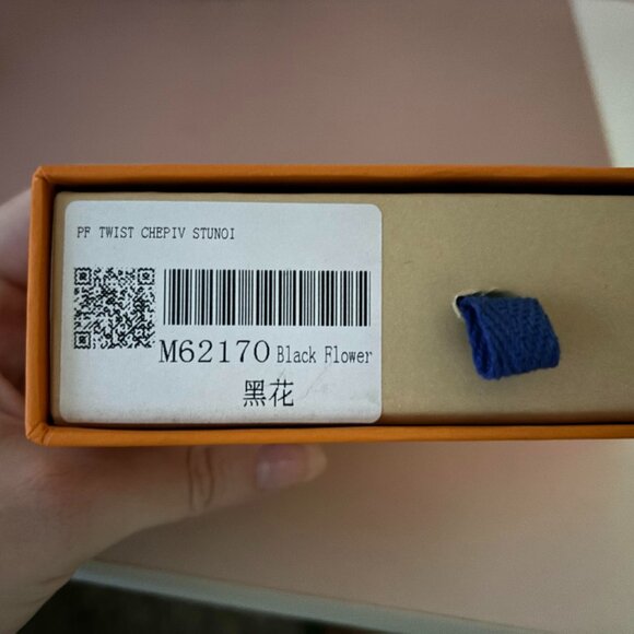 Louis Vuitton Card Holder - Picture 4 of 4